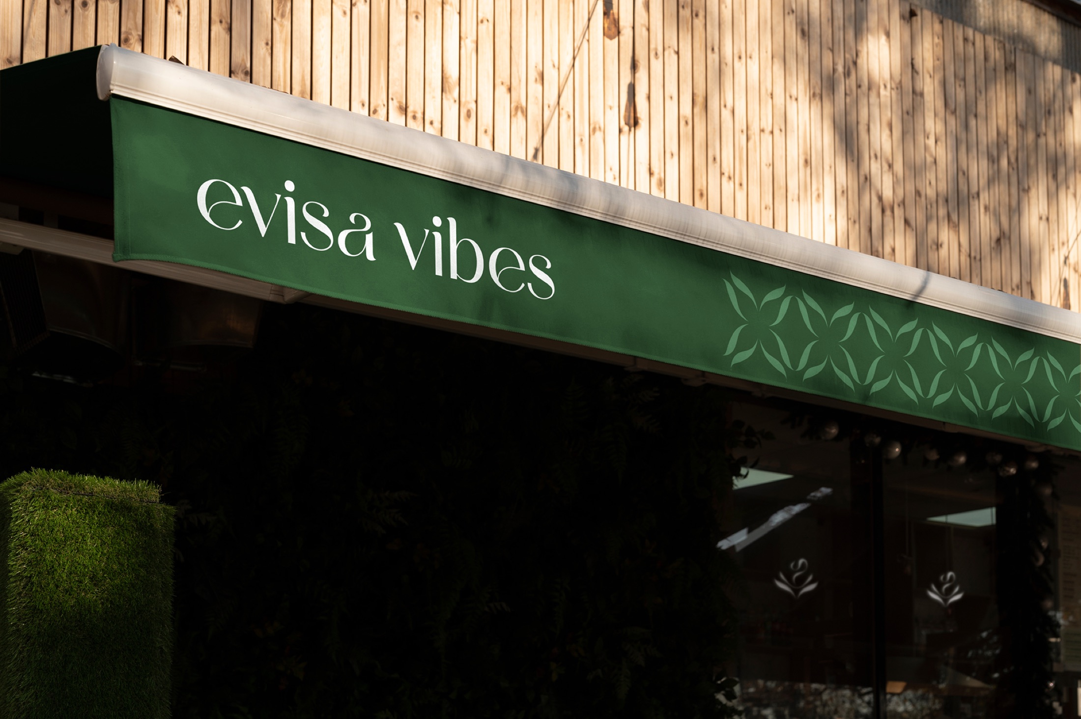 Eviza Vibes: facade sign — Portfolio visual / Scarlet Royal
